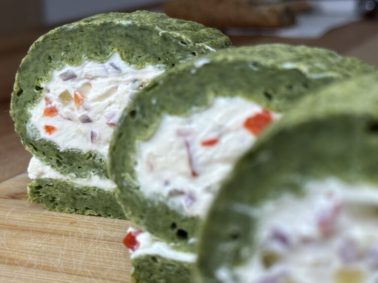 Spinach rolls with cream cheese