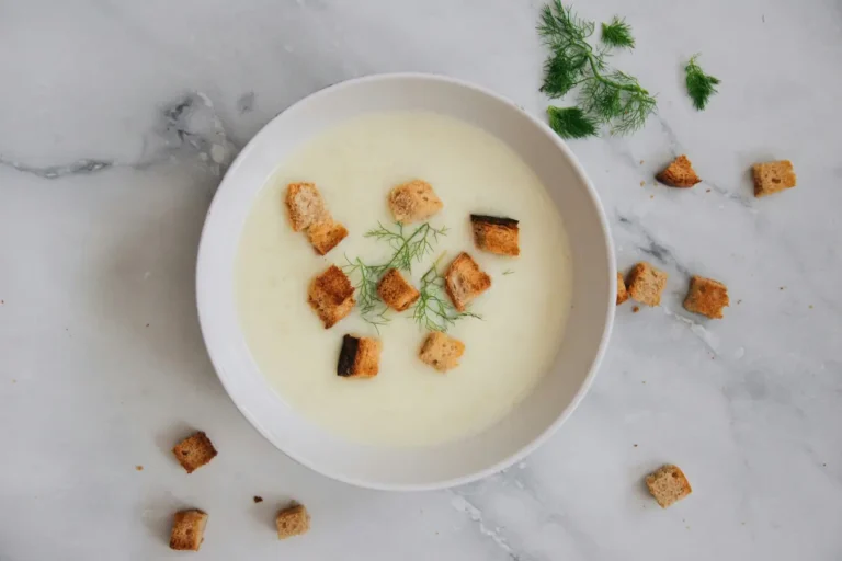 Baked potato and garlic cream soup